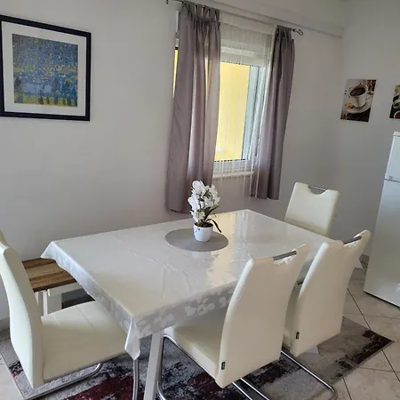 Ana Apartman Vir